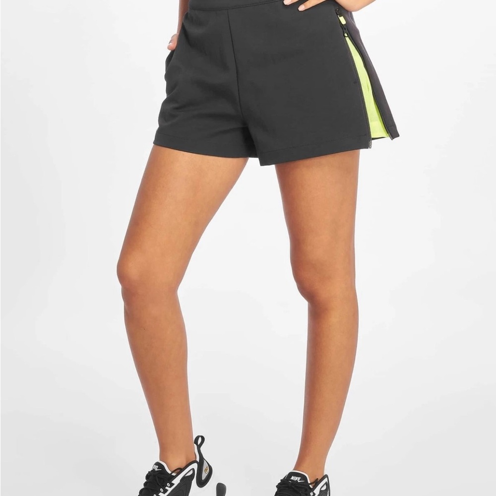 NIKE TECH PACK SHORTS